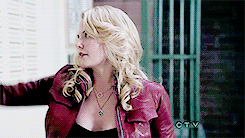 pmellarks:make me choose: sassymajesty asked emma with or without curls
