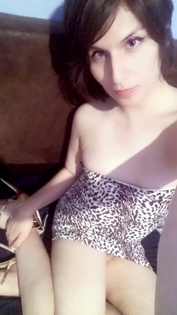 bashfull007:  beautifulellafae:  HER BEAUTY LEAVE WITHOUT WORDS!!!! :* :* :*  Hottie