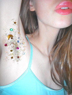 photosynthesizing-nymph:  Body hair don’t care I felt creative so I decorated my armpits inspo http://princess-anxiety.tumblr.com/post/53178132962/behold-my-sparkly-shins 