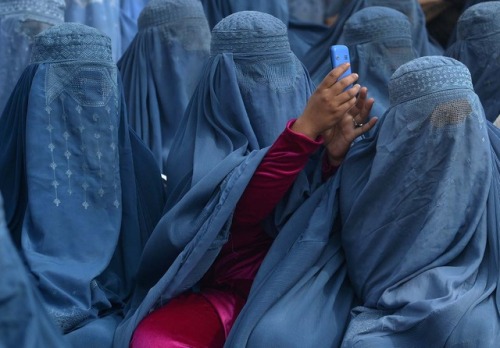 speciesbarocus: Afghan women attending the election rally of Afghan presidential candidate Abdullah 