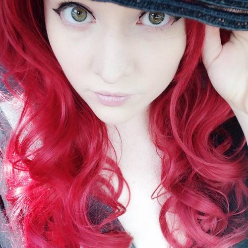 foxy-cosplay:  Sunhat Selfies. <3Expect to see the photos from the actual lake shoot in a day or so. ;)