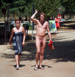 un naturista y el otro nohttp://blogzen00.tumblr.com/