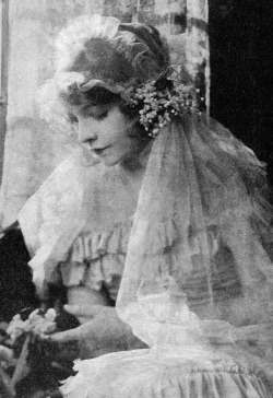  Lillian Gish 