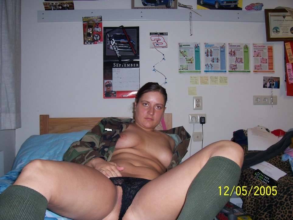 mymarinemindpart2:  Teasing Army girl pt 2 