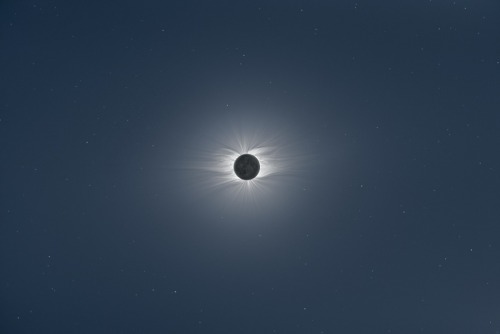 odditiesoflife:  Total Solar Eclipse These stunning photographs of July 2009′s solar eclipse were taken by Miloslav Druckmüller, a mechanical engineering professor at Brno University of Technology, Czech Republic. The event was captured on Enewetak