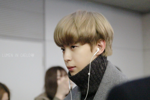 officialrovix:150214 Hongbin @ Incheon Airport | © Navy Blue