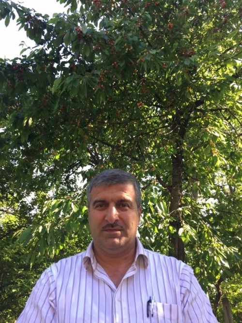 cool-sahin-universe: aedm88:   janoo4all:  narimanoff:  My ex buddy  hummmm want to kiss beautiful dick   V   منو هذا 