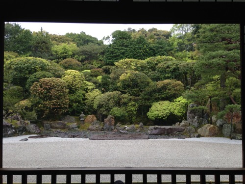 “ Crane, Tortoise and Mount Peng Lai “Un jardin zen dans le temple Konchi-in à Higashiyama ( Kyoto).