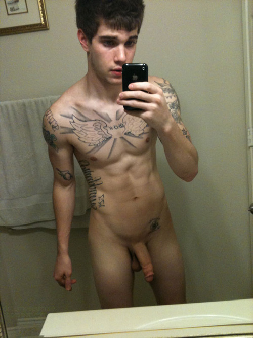 Porn Pics nakedguyselfies:  nakedguyselfies.tumblr.com