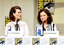 fionagoddess:  Sarah Paulson &amp; Tatiana Maslany | Entertainment Weekly: Women Who Kick Ass panel on day 3 of Comic-Con International (July 26, 2014) 