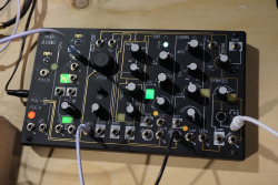 ICON » NAMM 2016: Make Noise、Shared Systemの機能／魅力を凝縮したテーブルトップ・シンセ「0-Coast」を発表！