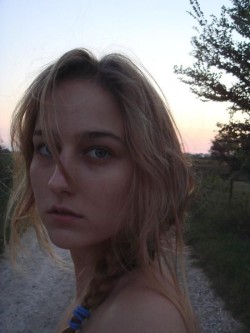 yeahleeleesobieski:  Selfshot candid private pic (2009 ?) Naked in a field ? …. ;-) 