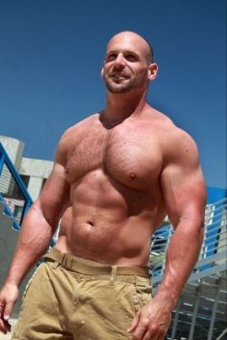 daddyhuntapp:  Hey muscle daddy! Pick me up.daddyhunt.com