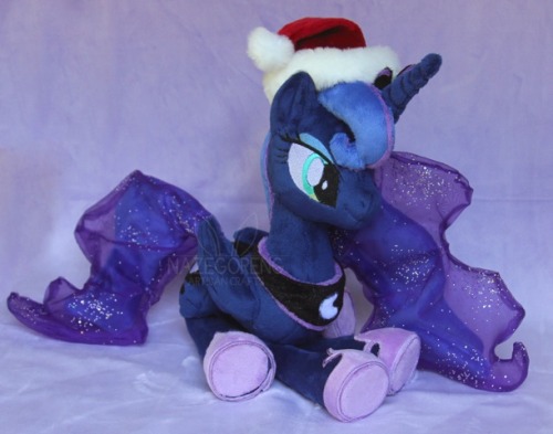 nazegoreng:  OFFICIAL Nazegoreng’s Christmas Plush Giveaway post Reblog for your chance to win this Princess Luna Plush absolutely free. Postage will be covered to all countries.  One reblog per person. Favs do not count as an entry.  More ways to