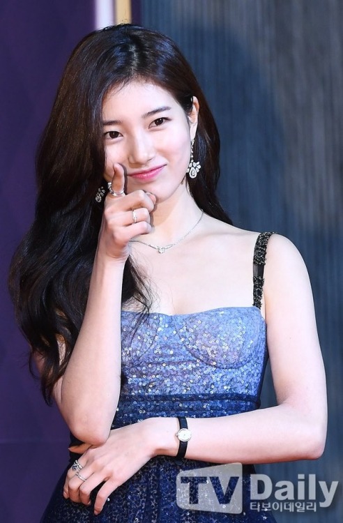Suzy Bae - SBS Drama Awards Red Carpet Pics