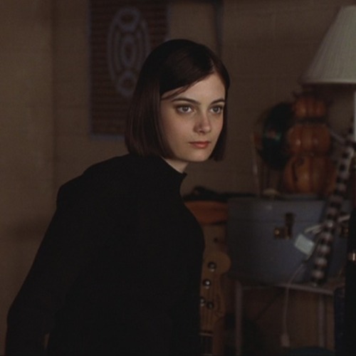 angelreedy:  my aesthetic: the token quirky/weird/goth girl from every 90′s/early 00′s movie or TV show 