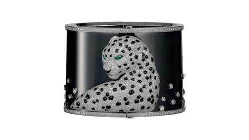 winterhill-aria:A watch-cuff bracelet made from white gold and set with 937 brilliant-cut diamonds, 