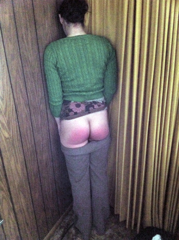 one-kinky-kitten:  Uh oh someone got in trouble! adult photos