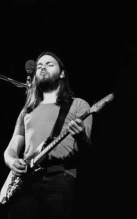 more-relics:David Gilmour  Pink Floyd at the Sports Arena in April 1975 in Los Angeles, California  