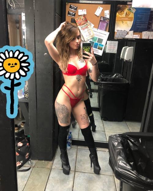 stripper-locker-room: https://www.instagram.com/vynesg/