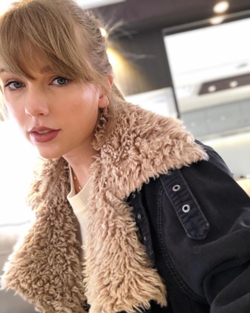 taylorswift: This trailer courtesy of Cats the film. Cat hair on my jacket courtesy of actual cats, 