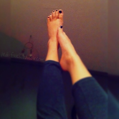 Seriously love these dark toes.