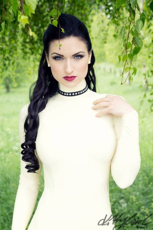 pelennanor:  Kitty Carol pic: me  model: Sister Sinister / Nocturnal Agency make-up: Sister Sinister Latex: Amatoris Latex-Couture 
