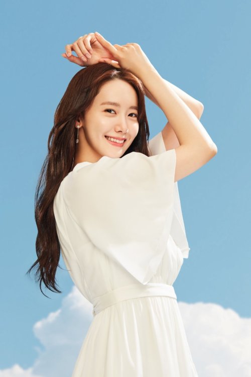 20210222 Yoona - Vogue March 2021 x HDDF ‘ENJOY THIS MOMENT’ Campaign, credit Vogue Kore