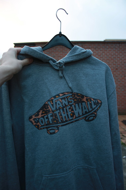 s-t0n3d:  vans off the wall  