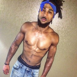 iam-him:  dwaynevideos:  Click HERE for more pics &amp; videos of him  He look like he’ll fuk u real good