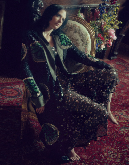 ladygrayluvs:edenliaothewomb:Eva Green, photographed by Sofia Sanchez &amp; Mauro Mongiello for 