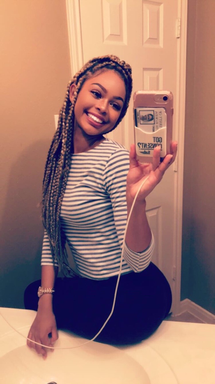 lilpicassa:  im the hipster bitch who gave him telepathy  Damn she&rsquo;s a20!!!
