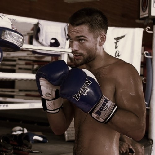 Only Pro-boxing Legends Theo Raeken And Liam Dunbar Would Fall In Love Trading Blows At The Biggest World