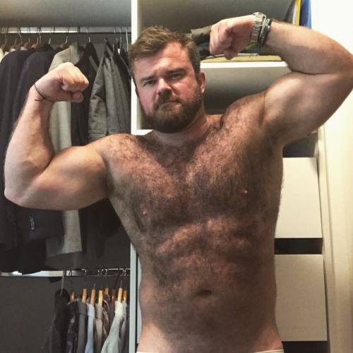 hairy-fairies12:fhabhotdamncobs: W♂♂F     (WARNING!   No “Pretty Boys” here.) He’s such a handsome