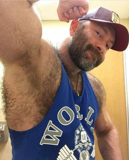 hairy-italian-stud: hotmanfur:WOOF!!! Grrrr yes daddy I’ll take care of those pits