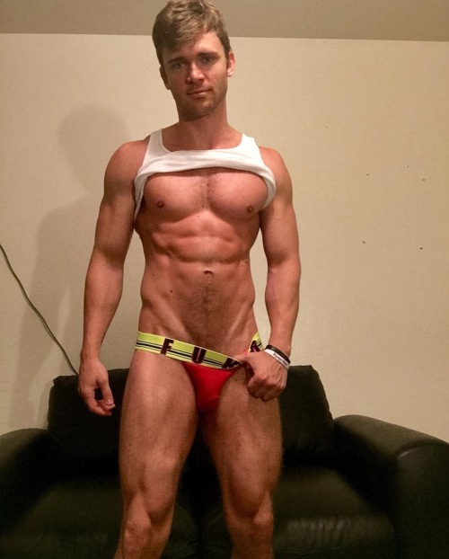 mystraightfriend:  Mystraightfriend.tumblr.com