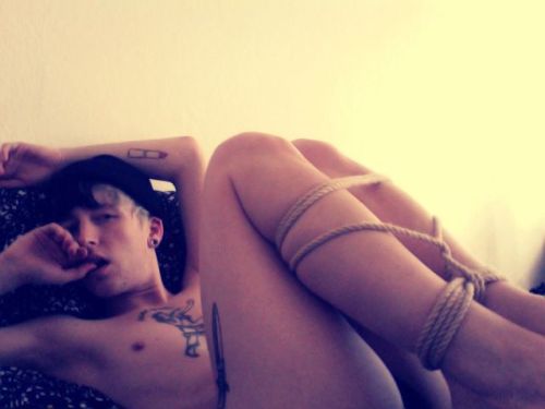 b0ycatcher:  hot submission_boy from london, but live in berlin 