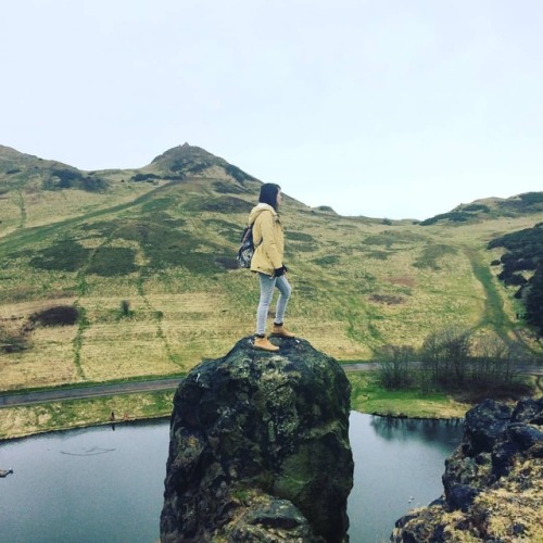 Boulder with a view #edinburgh #arthursseat #scotland #traveling #travel #vacation #holiday #wandere