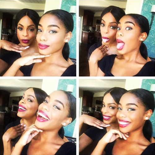 securelyinsecure:Niecy Nash and her beautiful daughter Dia #Twinning