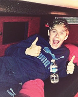 glossyma:      Niall + lying down     