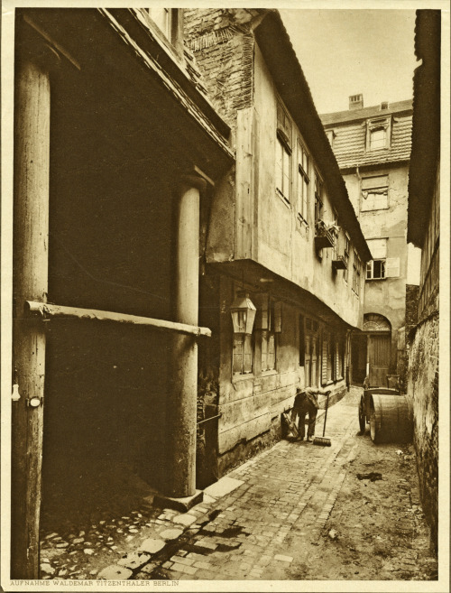 Vintage #Berlin: Hof des Hauses Fischerstraße Nr. 5, circa 1914.
