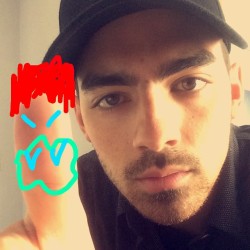 jobrosnews:  kevinjonas: .@Joejonas joined the #thumbwarsnaps challenge check it out!!!   