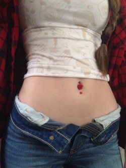 fractalacidfairy:  Finally changed my belly ring 🌹