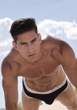 hotmales-n-stuff:  follow Hot Males ‘n