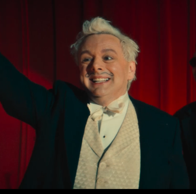 I need help please!
Does anyone know what the pattern of Aziraphale's vest (?) is called? And maybe where I can find a 