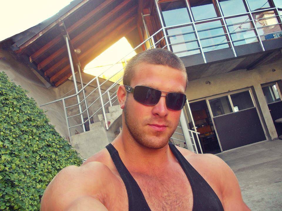 serbian-muscle-men:  Serbian bodybuilder Lazar 