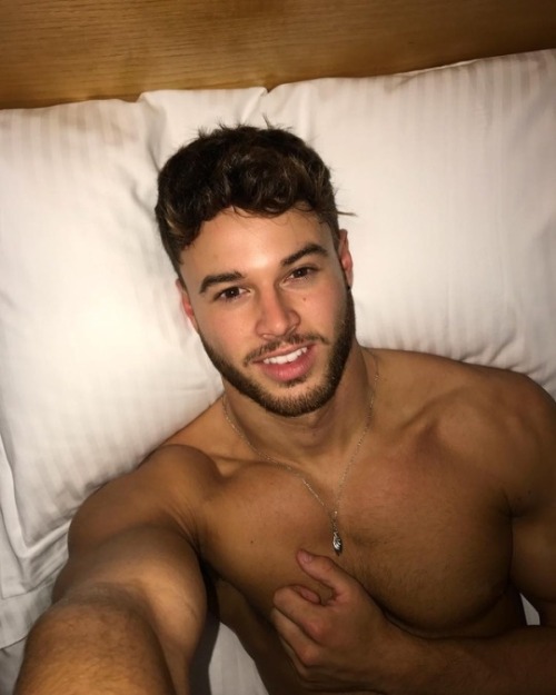 malecelebhub:ALEX BEATTIE