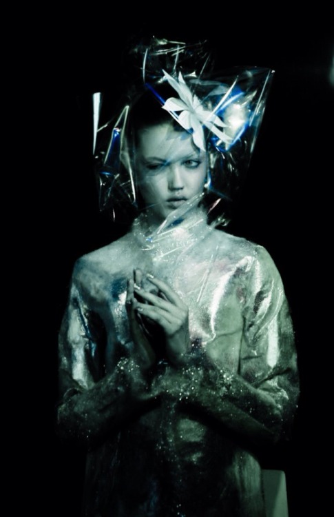 katesmoss:  Lindsey Wixson on the set of i-D Wink! Photographed by Beto Cabrera 