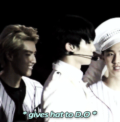Exo’s fascination with Key’s hat 