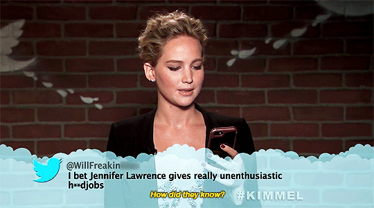 jenniferlawurence:  Jennifer Lawrence reads a mean tweet